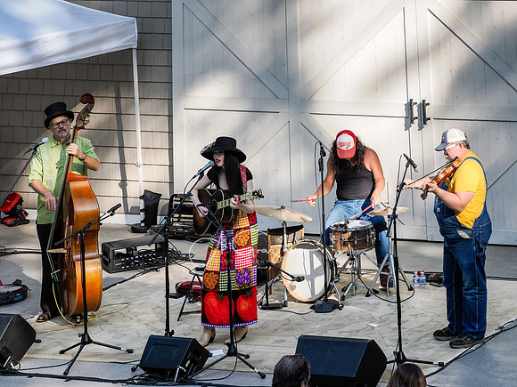 Martha Spencer & the Wonderland Band