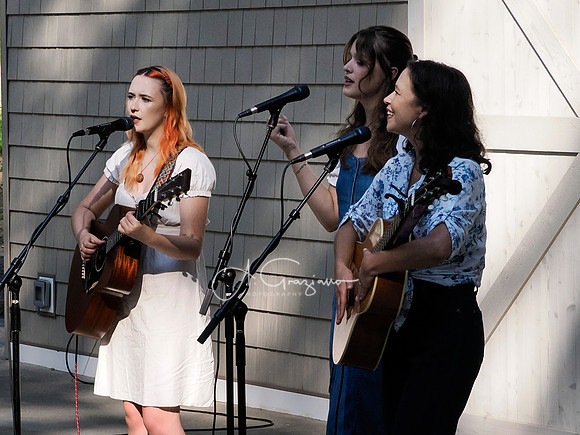 Guthrie Family Singers Songbird Session