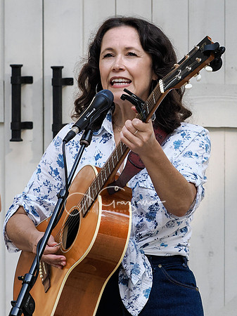 Guthrie Family Singers Songbird Session