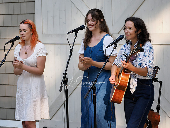 Guthrie Family Singers Songbird Session